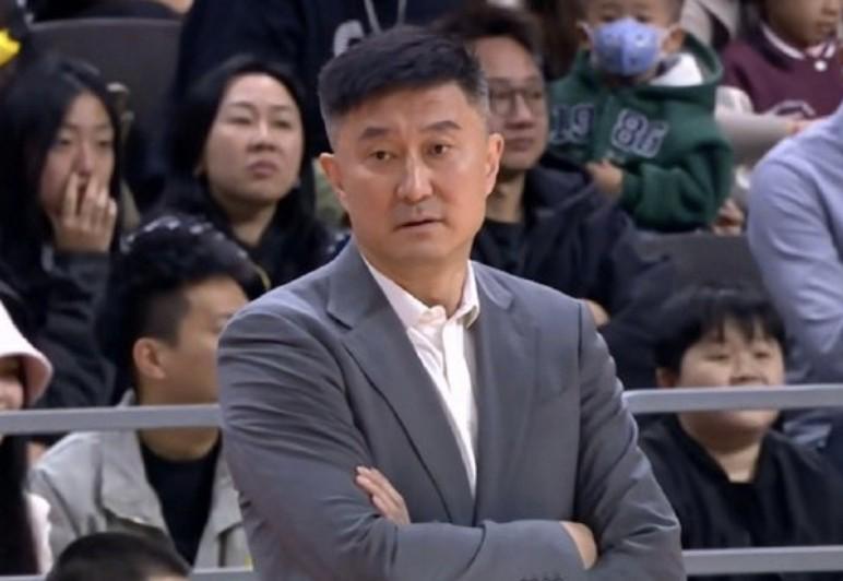 火狐体育-杜锋：依然是开局挖坑的老问题；无论输赢大家都要有所提升